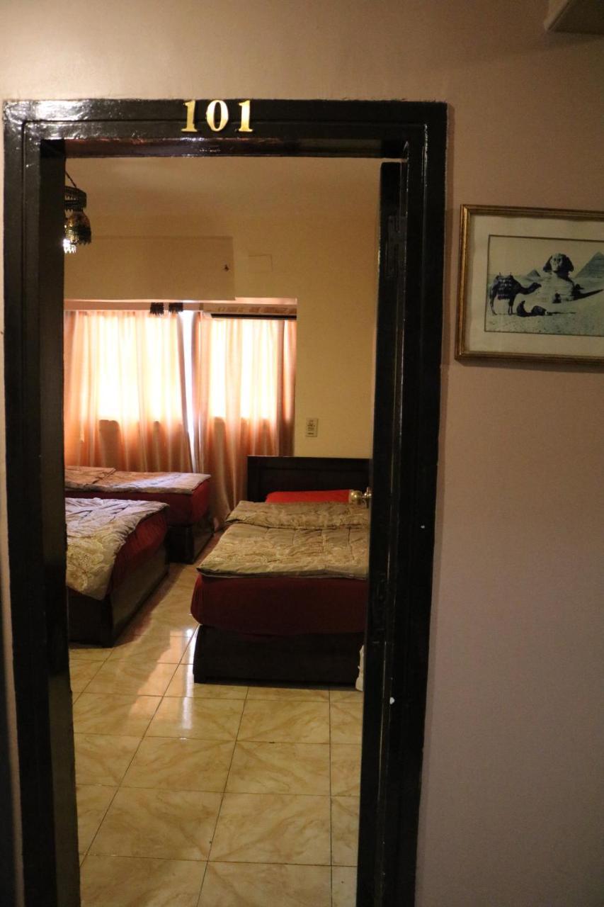 Wake Up! Cairo Hostel Bagian luar foto