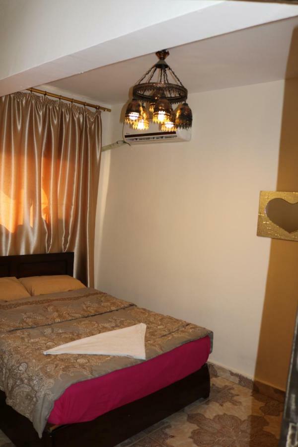 Wake Up! Cairo Hostel Bagian luar foto